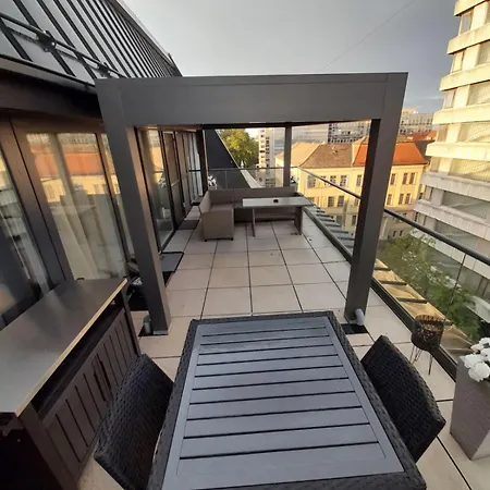 Noir Gold Penthause - شقة